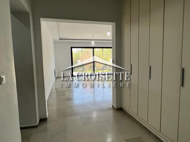 Appartement S+4 avec jardin et chambre de service à La Marsa